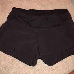 black lululemon shorts